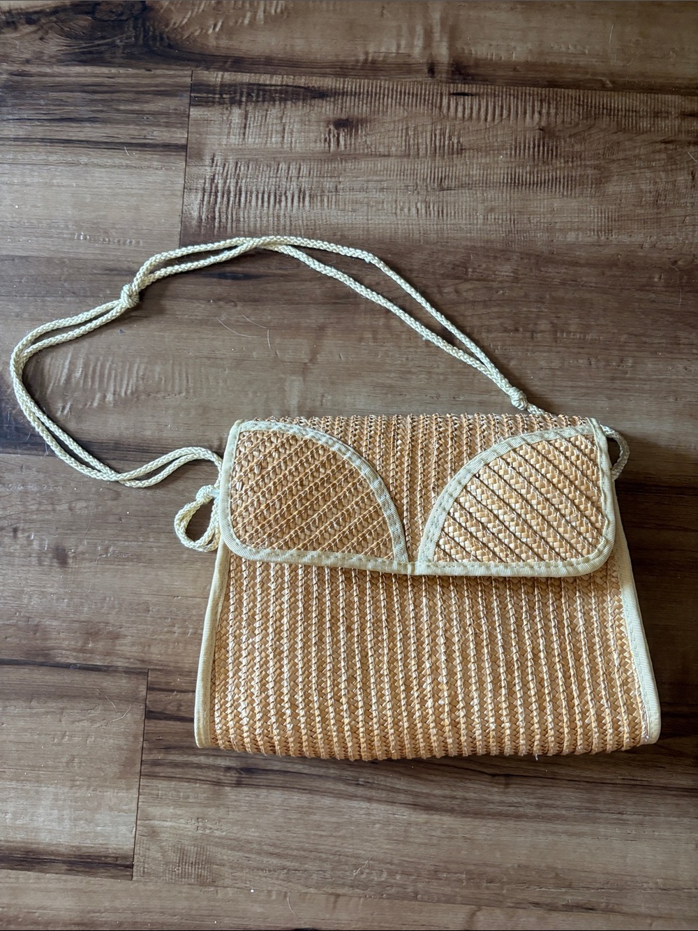 Vintage Express Woven Straw Shoulder Bag in Beige and Cream